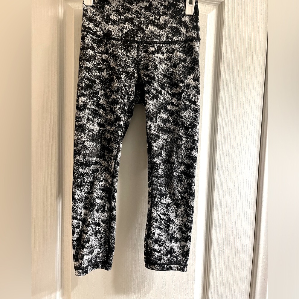 Lululemon wonder jacquard black white mist leggings